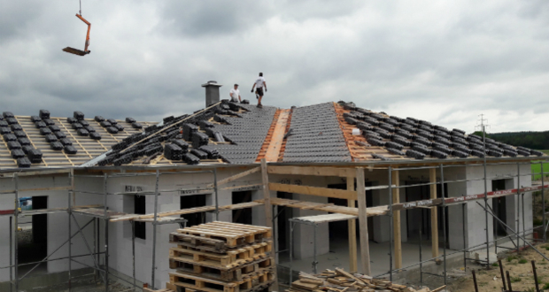 Verlegung eines Ytong Daches - Hausbau mit Steinhaus Wohnbau aus Obertraubling