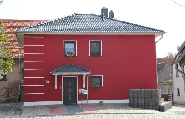 Rotes Massivhaus, Zweifamilienhaus bei Erfurt
