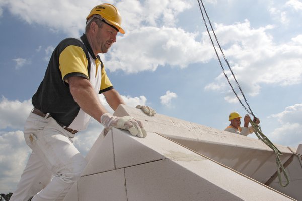 Verlegung eines Ytong Dach - Hausbau mit der Bausatzhaus GmbH Coswig bei Dresden